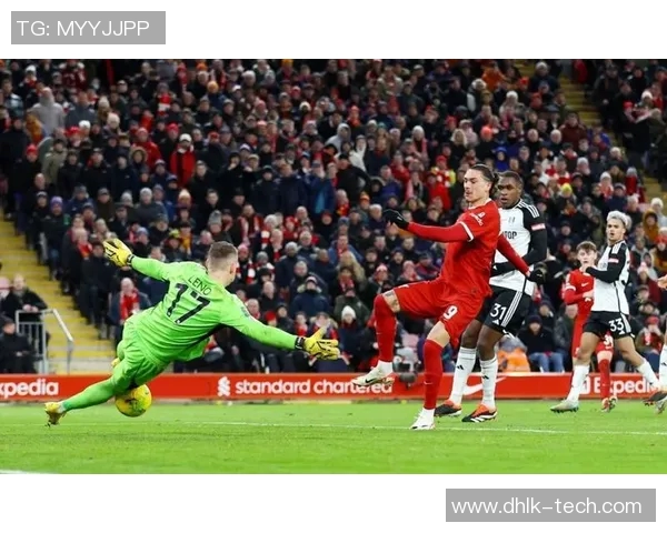 英格兰球队利物浦在欧冠赛场上遭遇困境，主帅克洛普面临挑战，球队能否翻盘？